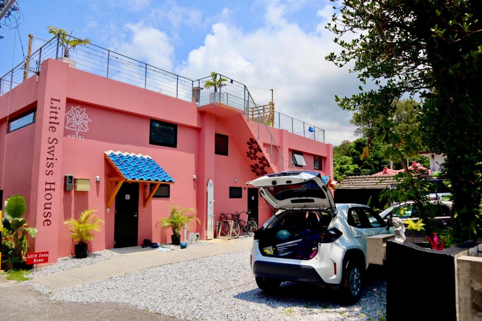Hotel Little Swiss House Motobu Exterior photo